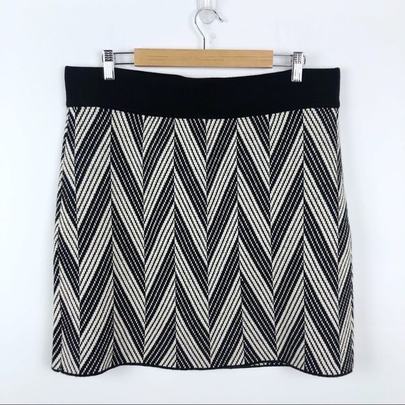 Ann Taylor Dresses & Skirts - Ann Taylor Knit Zigzag Pencil Mini Skirt Large